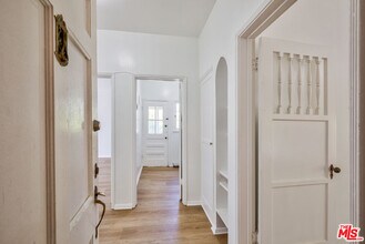 203 S Doheny Dr in Beverly Hills, CA - Building Photo - Building Photo