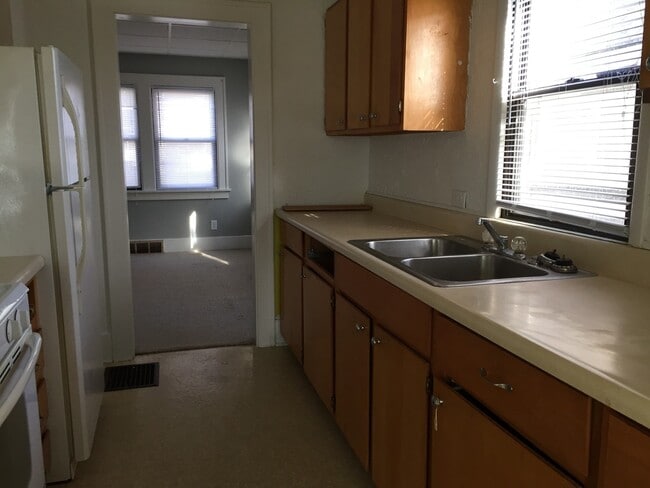 837 Kern St in Waterloo, IA - Building Photo - Building Photo