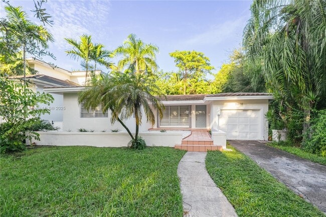 5600 San Vicente St in Coral Gables, FL - Building Photo - Building Photo