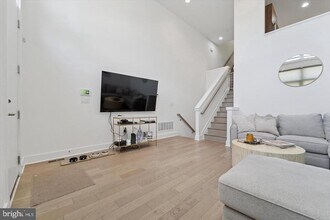 322 Fairmount Ave in Philadelphia, PA - Building Photo - Building Photo