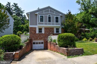 5303 Danbury Rd in Bethesda, MD - Building Photo - Building Photo