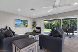 150 1st Ave N in Naples, FL - Building Photo - Building Photo