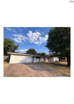 4725 Florist St in Wichita Falls, TX - Building Photo