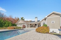 47 Midhampton Ave in Quogue, NY - Building Photo - Building Photo