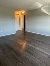 250 Bloomfield Ave in Windsor, CT - Building Photo - Building Photo