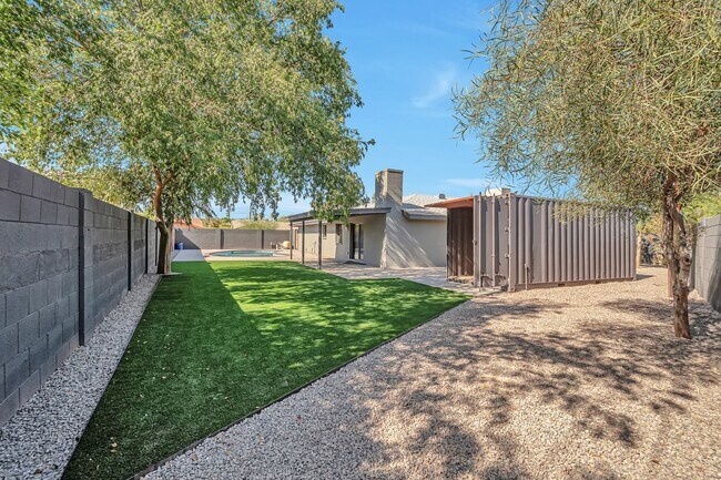 1015 E Loyola Dr in Tempe, AZ - Building Photo - Building Photo