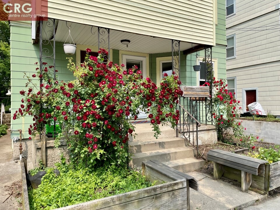 294 Boston Ave, Unit 1 in Medford, MA - Building Photo