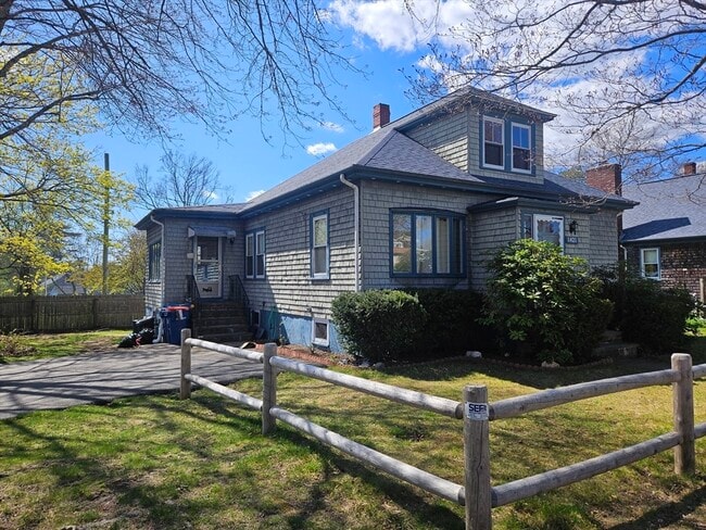 property at 1421 Morton Ave
