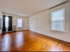 163 Glenwood Ave in Jersey City, NJ - Building Photo