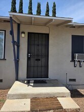 318 W Cypress Ave in El Cajon, CA - Foto de edificio - Building Photo