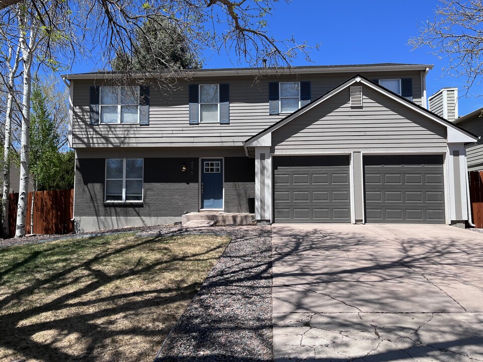 4815 Old Brook Cir S in Colorado Springs, CO - Foto de edificio