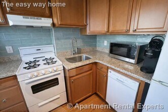 1054 Cambridge St, Unit #4F in Cambridge, MA - Foto de edificio - Building Photo
