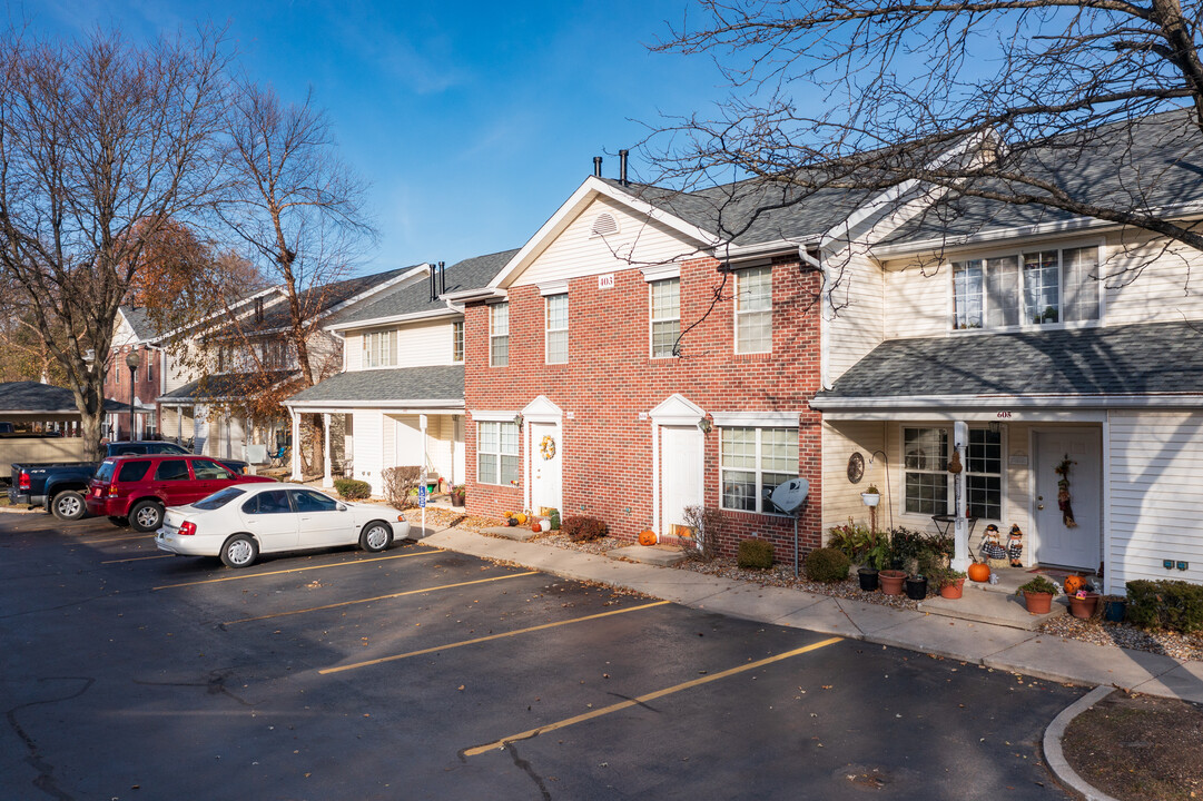 Village Green Townhomes in Valparaiso, IN - Building Photo