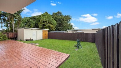 8877 SW 36th St in Miami, FL - Building Photo - Building Photo