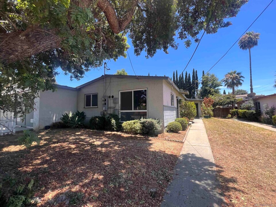 409 Townsite Dr in Vista, CA - Building Photo