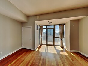230 W Division St in Chicago, IL - Building Photo - Building Photo