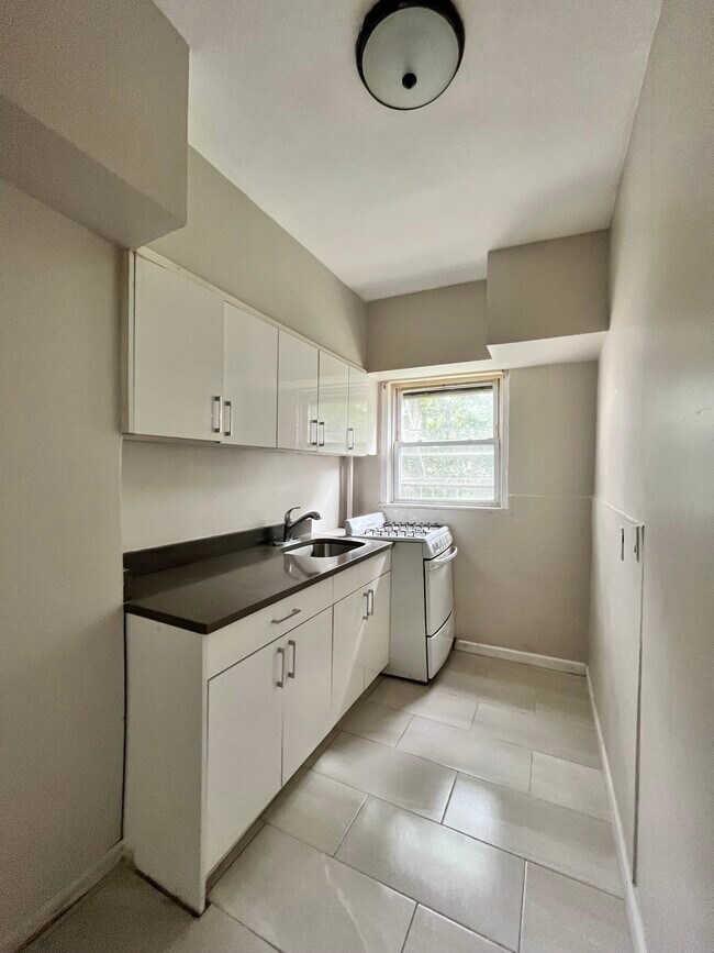 218 Fairmount Ave, Unit 4 in Jersey City, NJ - Building Photo - Building Photo