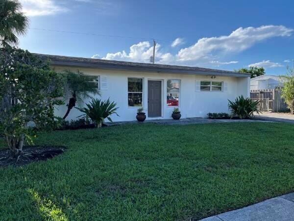 9167 Birmingham Dr in Palm Beach Gardens, FL - Building Photo