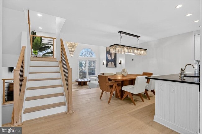 11433 Heritage Oak Ct in Reston, VA - Building Photo - Building Photo