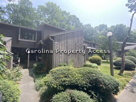 436 Fairoaks Cir in Chapel Hill, NC - Building Photo