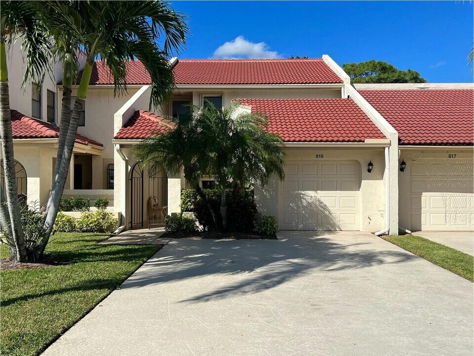 819 Windermere Way in Palm Beach Gardens, FL - Building Photo