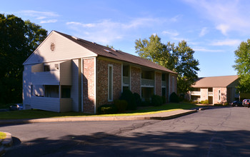 Mountain View Apartments in Bethel, CT - Building Photo - Building Photo