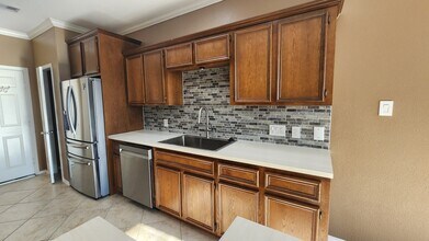 6811 Independence Blvd in Baytown, TX - Building Photo - Building Photo