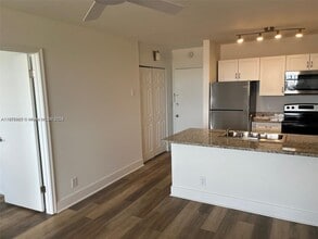 2501 Riverside Dr in Coral Springs, FL - Building Photo - Building Photo