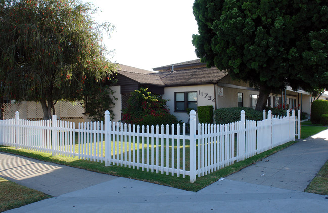 11734 Freeman Ave in Hawthorne, CA - Building Photo - Building Photo