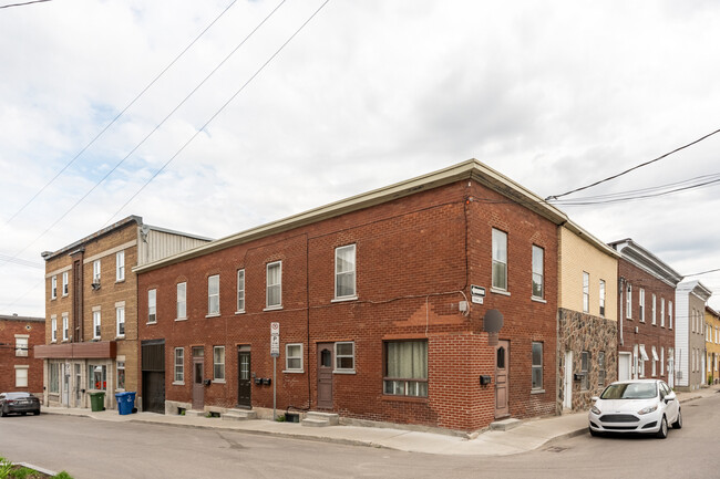 553 Saint-Sauveur Rue in Québec, QC - Building Photo - Building Photo