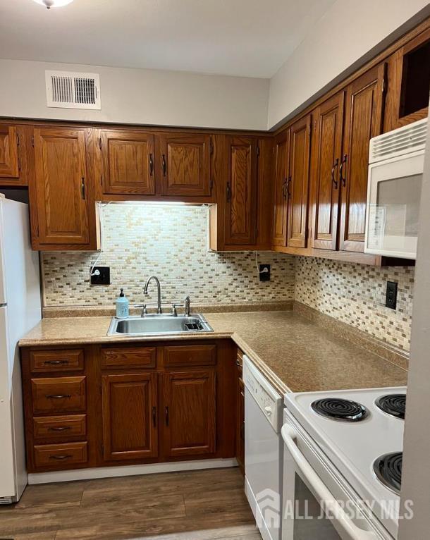 604 Wellington Pl in Matawan, NJ - Building Photo - Building Photo