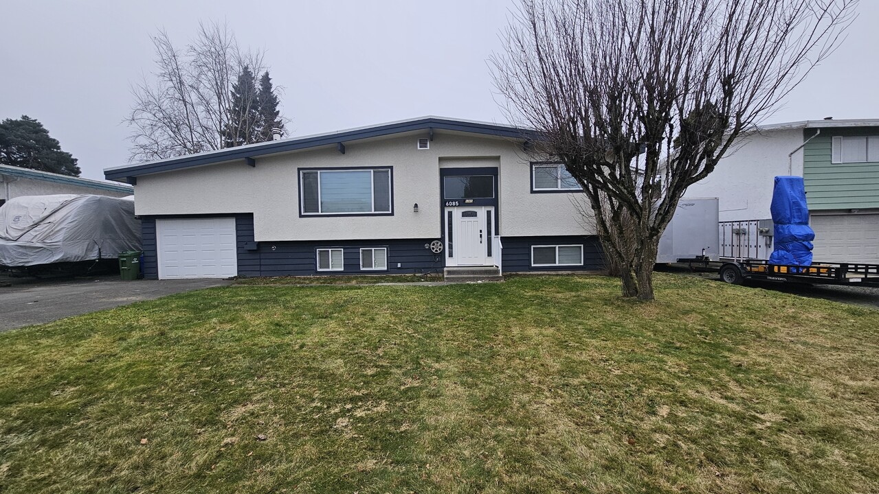 6085 Glenmore Dr in Chilliwack, BC - Building Photo