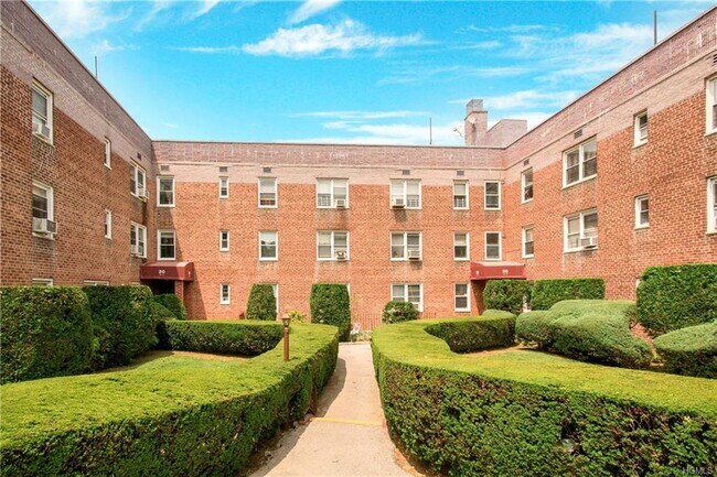 10 Davenport Ave, Unit 3M in New Rochelle, NY - Building Photo - Building Photo