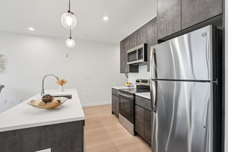 1 Mallory Ave in Jersey City, NJ - Building Photo - Building Photo