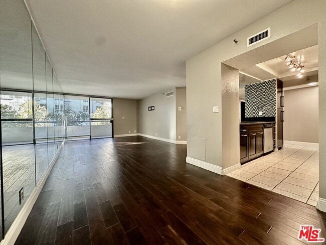 property at 600 W 9th St