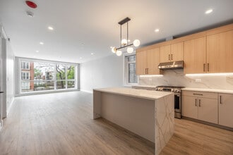 2354 W Polk St, Unit 301 in Chicago, IL - Building Photo - Building Photo