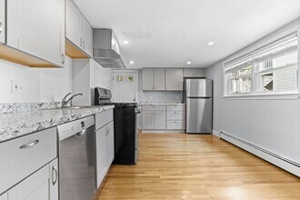 162 Lexington St, Unit #2 in Boston, MA - Building Photo - Building Photo