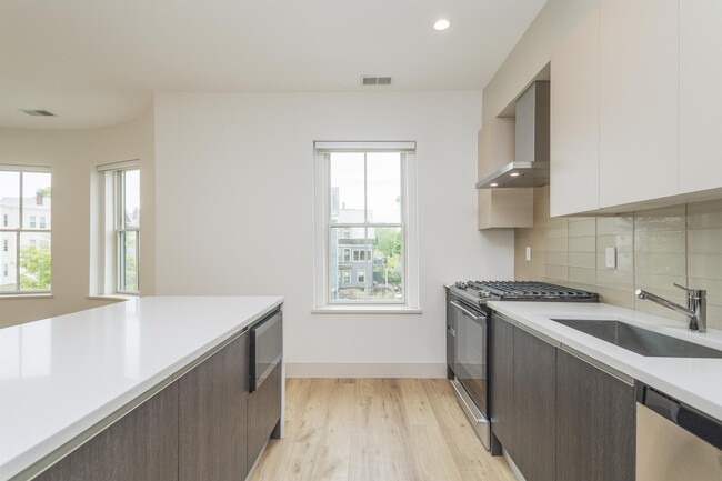 178 Saint Alphonsus St, Unit 4 in Boston, MA - Building Photo - Building Photo