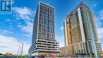 8960 Jane St in Vaughan, ON - Building Photo