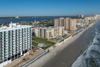 La Mer Condominiums in Daytona Beach Shores, FL - Building Photo - Building Photo