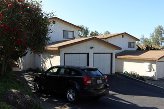 745-763 Franklin Ln in Vista, CA - Building Photo - Building Photo