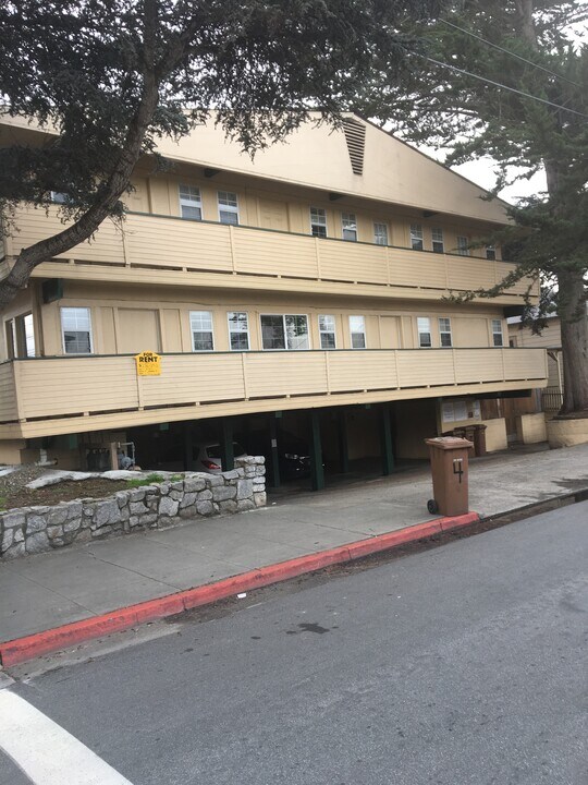 302 Ocean Ave, Unit 2 in Monterey, CA - Building Photo