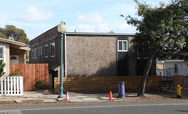 1645 Fern St in San Diego, CA - Building Photo - Building Photo