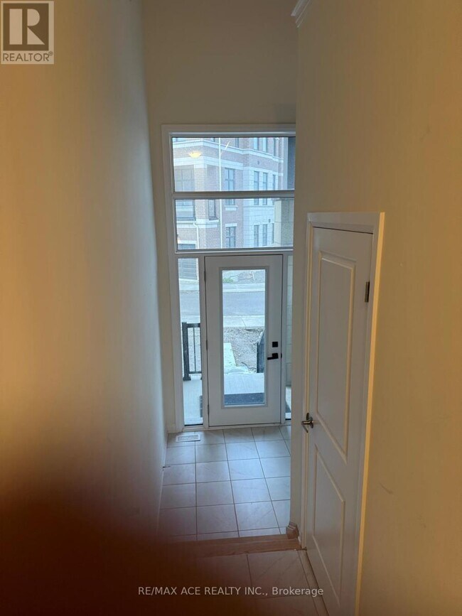 2 Kahshe Ln in Richmond Hill, ON - Building Photo - Building Photo