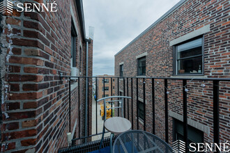 455 Broadway, Unit 465-12 in Somerville, MA - Foto de edificio - Building Photo