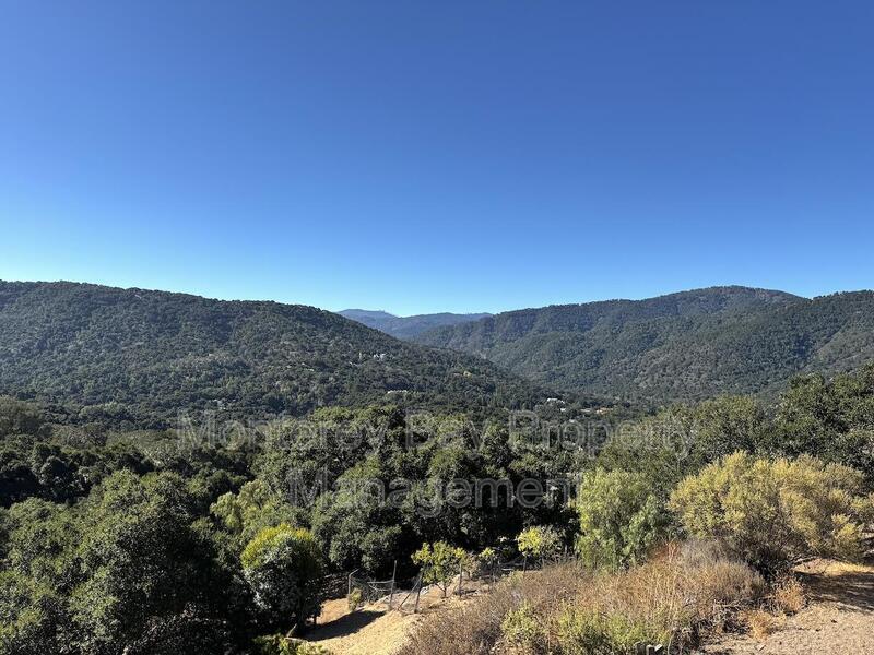 233 Vista Verde in Carmel Valley, CA - Foto de edificio