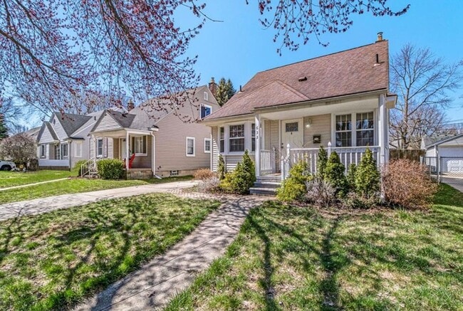 property at 633 N Dorchester Ave