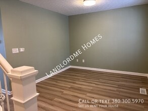 8737 Cicada St in Blacklick, OH - Building Photo - Building Photo