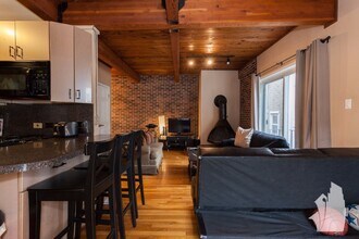 1133 W Drummond Pl, Unit A7 in Chicago, IL - Building Photo - Building Photo