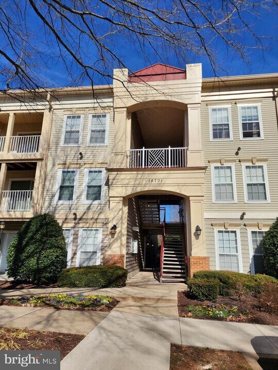 18701 Sparkling Water Dr-Unit -13-K in Germantown, MD - Building Photo